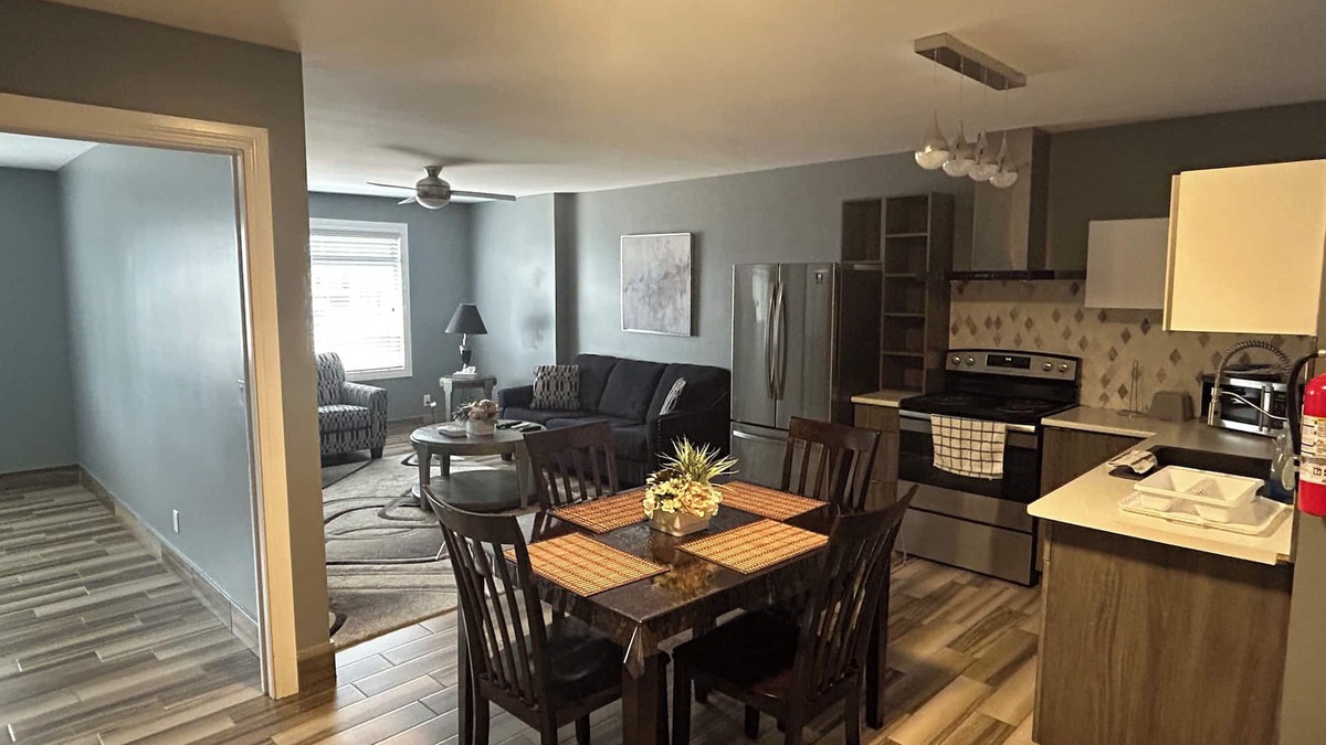 Leamington Apartment | Elias Plaza (Apt 2)nStylish Apartment in the Heart of Downtown