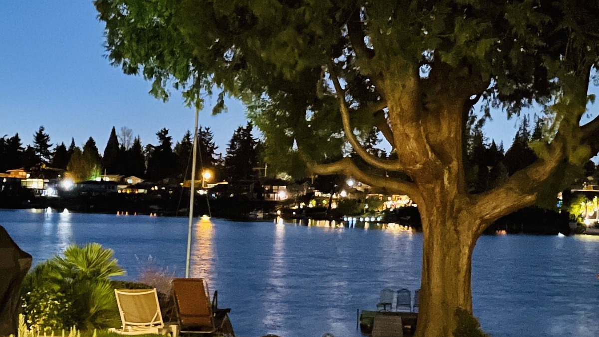 SeaTac Apartment | Elite Homes Water front Suit