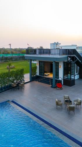 New Delhi Villa | ELIVAAS Ibiza 4 BHK Farmhouse with Pvt Pool, Garden & Indoor Bar