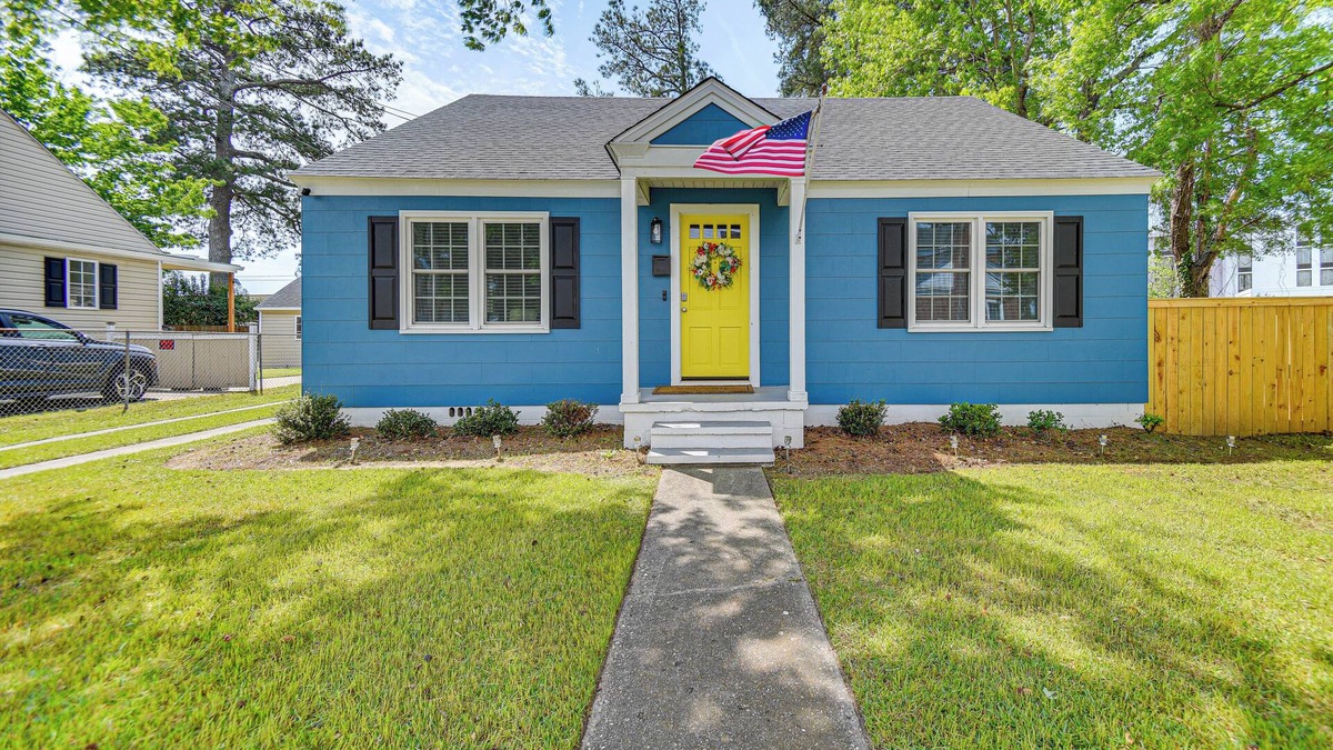 Elizabeth City Cottage | Elizabeth City Abode w/Fenced Yard, Near Downtown