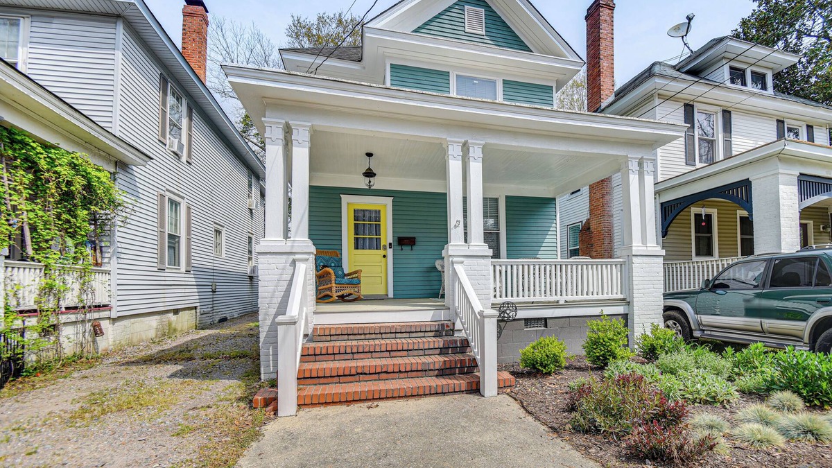 Elizabeth City House | Elizabeth City Home w/Fire Pit < 1 Mi to Downtown