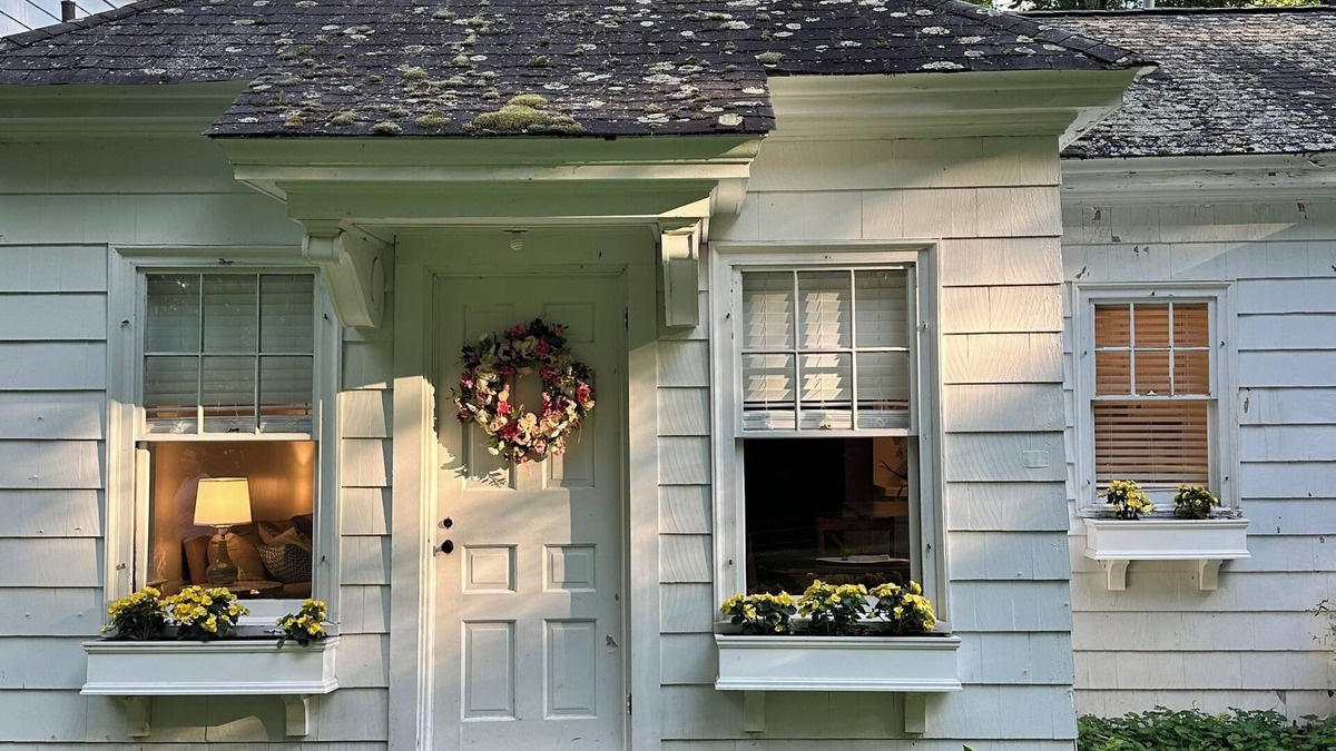 Mount Vernon Cottage | Elizabeth Cottage within historic Elizabeth Arden Estate in Belgrade Lakes.