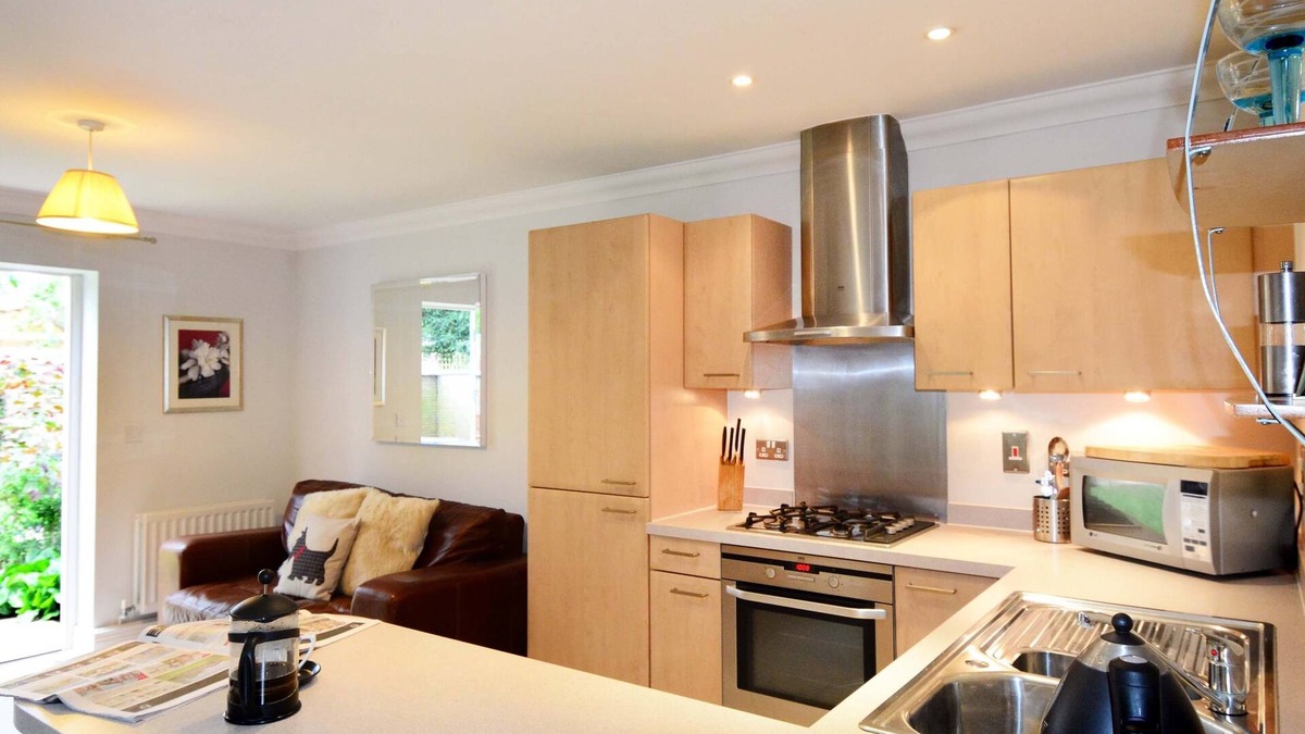 Summertown Apartment | Elizabeth Jennings Way | Oxford Holiday Let | 1 Bed & Sleeps 2