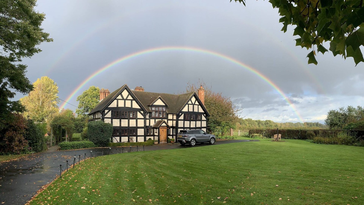 Dunhampton House | Elizabethan timber-framed manor with 6 bedrooms