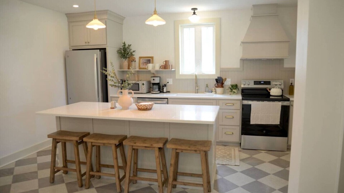 Elizabethtown House | Elizabethtown Guest house|HOT TUB|BBQ