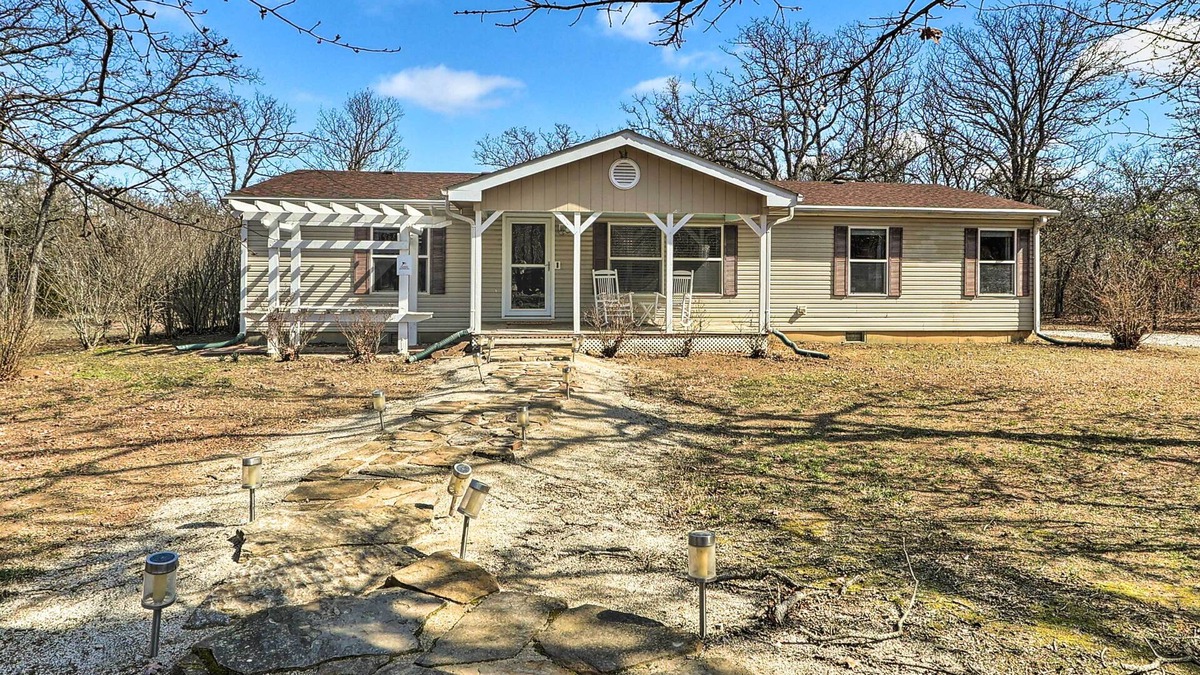 Elk City Cabin | Elk City Cabin w/ Deck & Gas Grill!