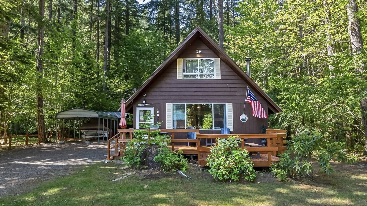 Packwood Cabin | Elk Country Cabin | Woodstove, pet friendly