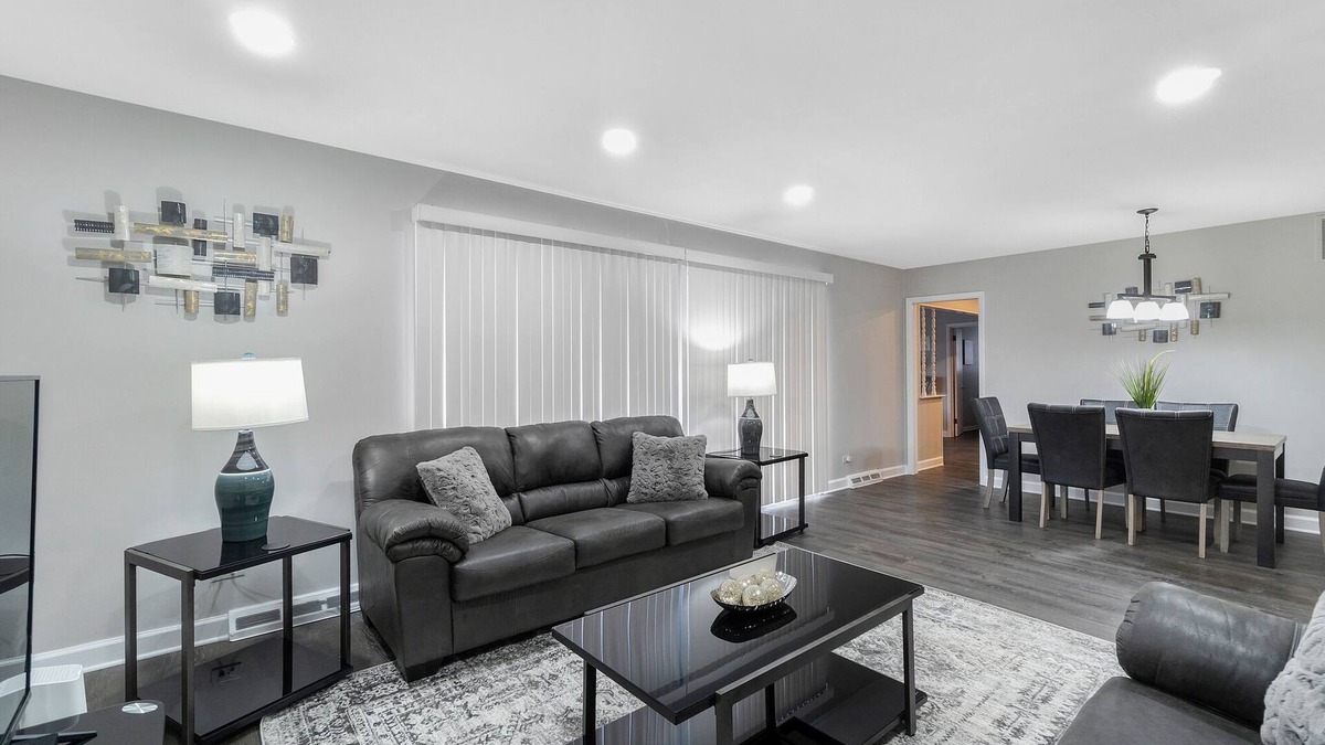 Elk Grove Village House | Elk Grove Village FHS Rental