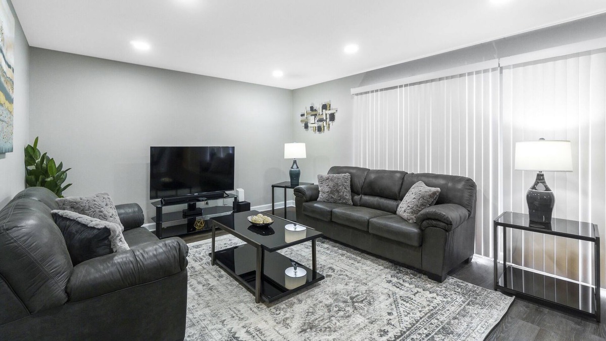 Elk Grove Village House | Elk Grove Village Rental