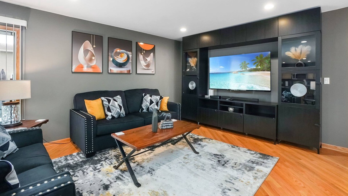 Elk Grove Village House | Elk Grove Village Rental - Kingsbridge Rd