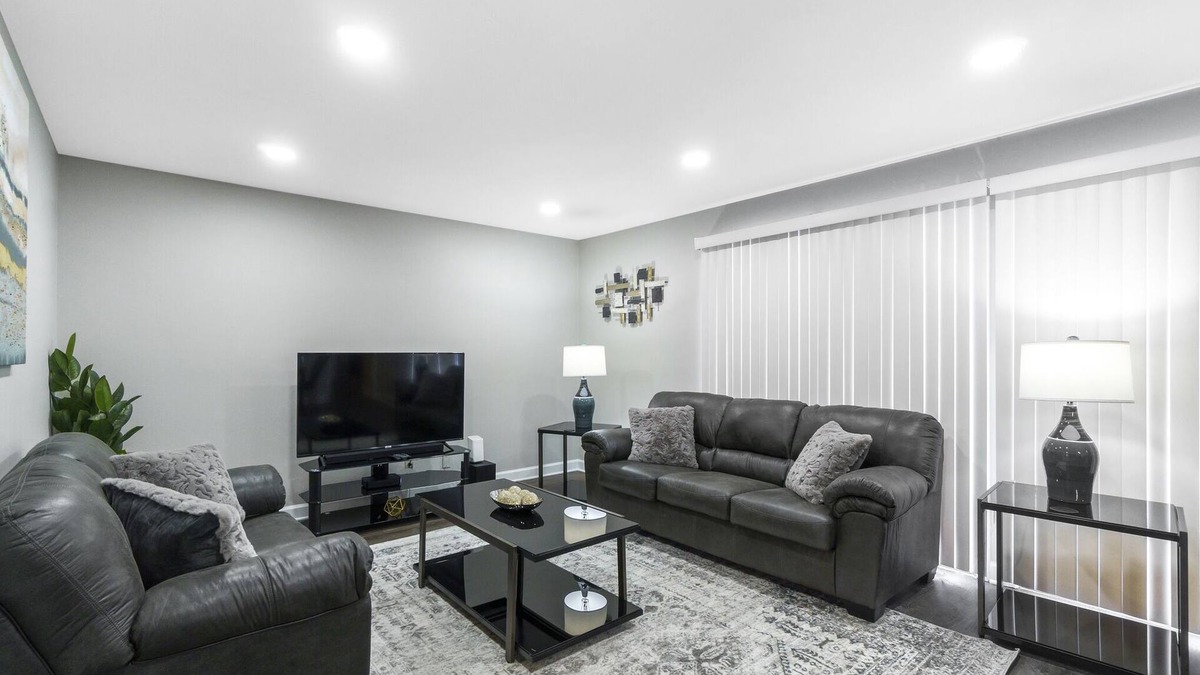 Elk Grove Village House | Elk Grove Village Rental