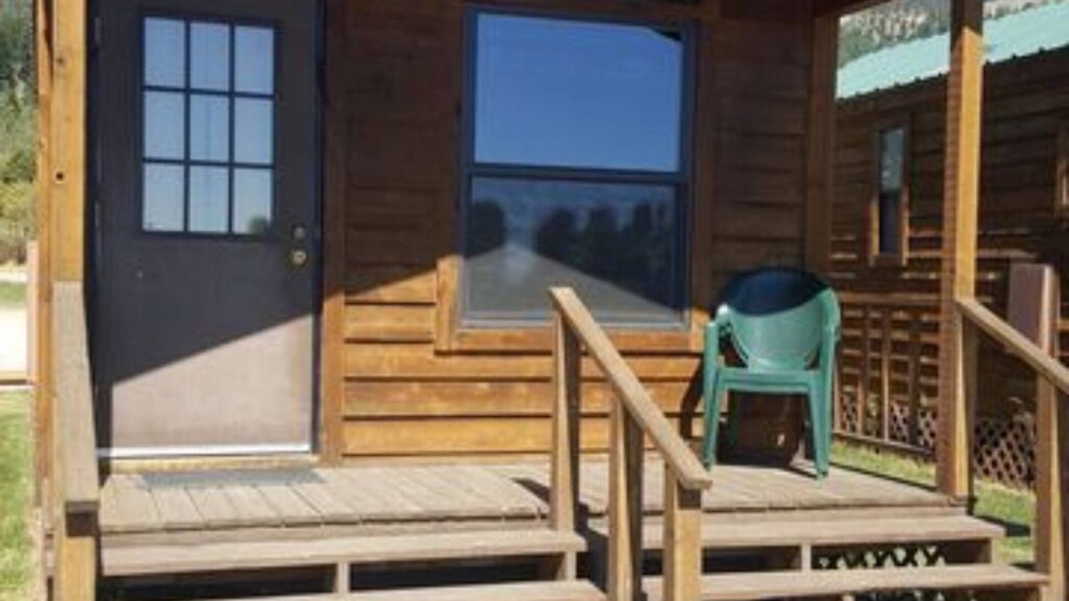 West Yellowstone Cabin | Elk Haven Camping Cabin 11