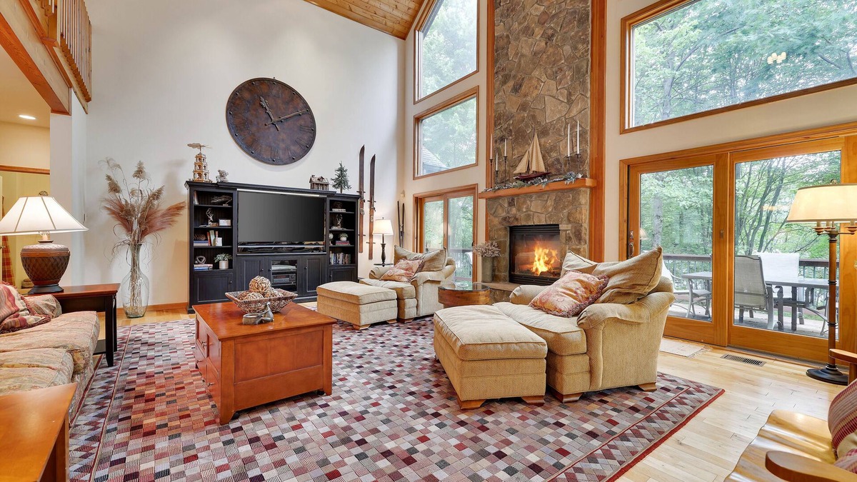Briar Crest Woods House | Elk Hollow by AvantStay | Lakefront Chalet w/Game Room & Fire Pit