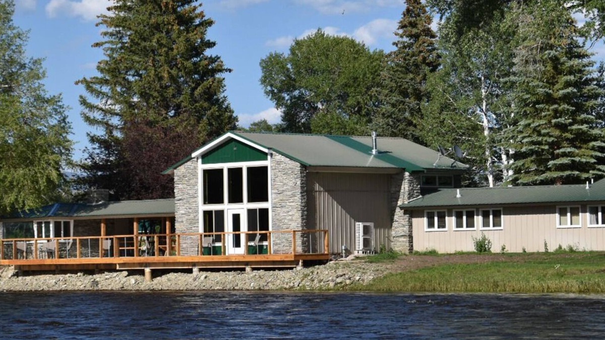 Saratoga House | Elk Hollow Lodge on North Platte River