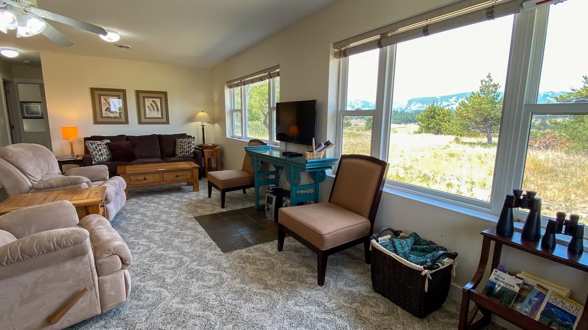 Choteau House | Elk Suite at Rocky Mountain Front - comfortable adventure - Harmony in paradise