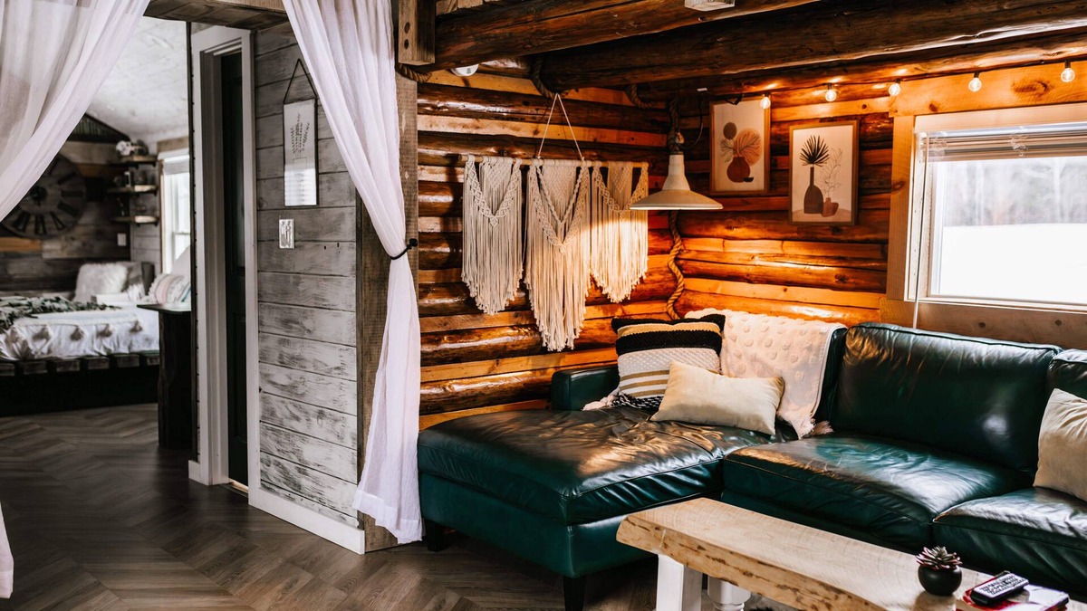 Wolverine Cabin | Elkhorn Log Cabin:Secluded Setting:Prime Location