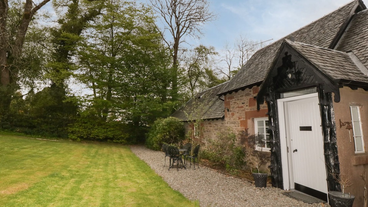 Drymen Cottage | ELLANDERROCH, family friendly, character holiday cottage in Drymen