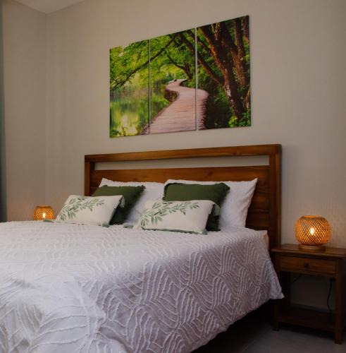 Candos Apartment | Ellara Escapes - Modern 1-Bedroom Apartment with Hill View - Sodnac, Quatre Bornes