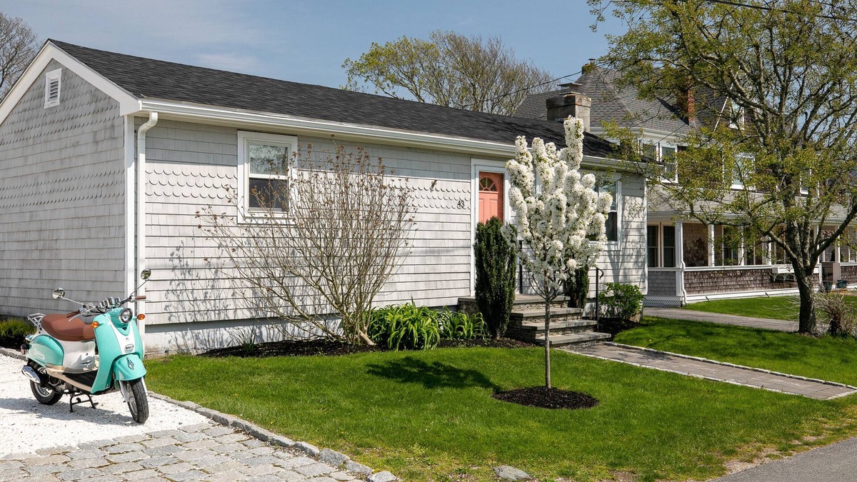 Newport Cottage | Ellery Beach Bungalows #43. 1/4 mile to the beach & 5 minute drive to Newport.