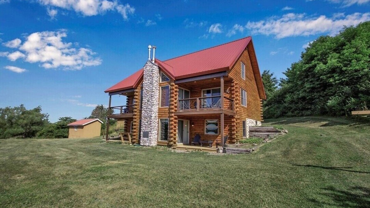 Farmersville Station Cabin | Ellicottville Cabin w/hot tub, stocked pond & 150+ acres of land to explore!