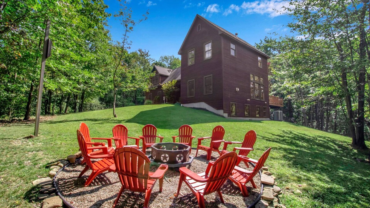 Salamanca Ski Chalet | Ellicottville Treetop Retreat: All seasons Ellicottville Chalet