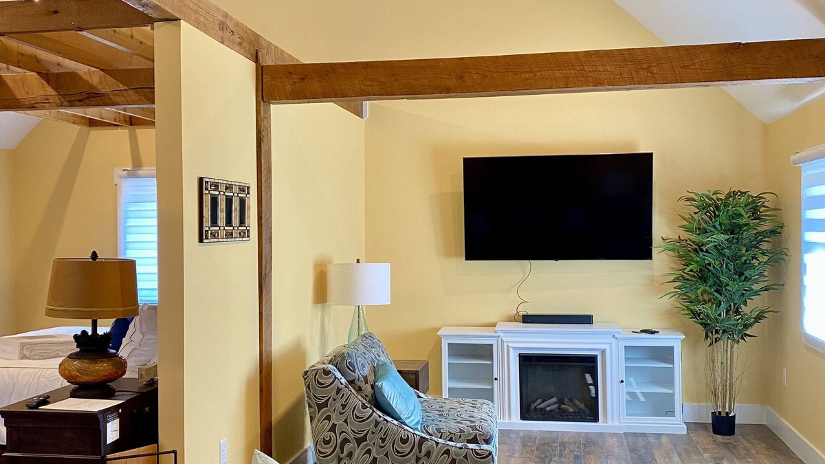 Nashville Apartment | Ellie's Loft brand new downtown Nashville, IN!