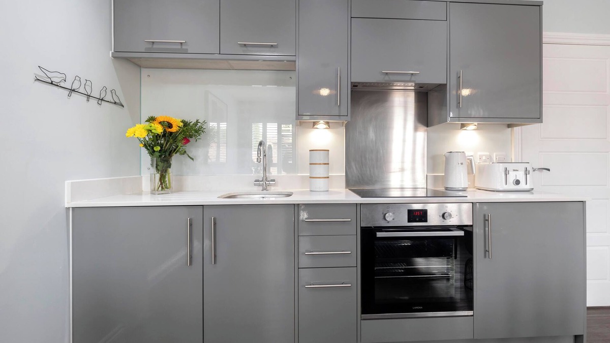 Gloucester Apartment | Elliot Oliver- Charming 1 Bed Apartment