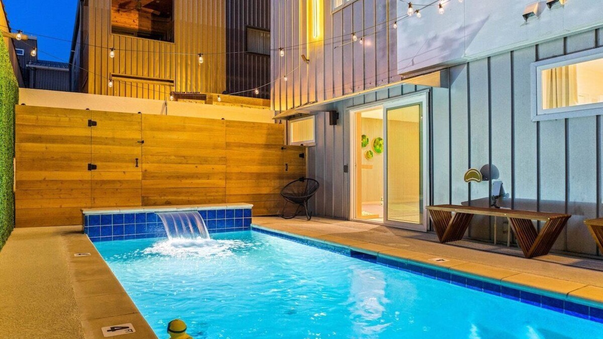 Old East Dallas House | Ellum House · Modern Oasis in Deep Ellum–Spacious Home Sleeps 14
