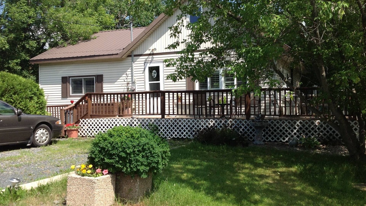 Dryden House | Elm Bay Cabin Rentals - Cottage #2