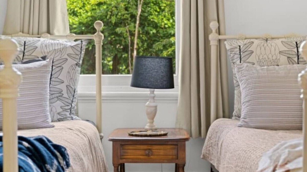 Benalla West House | Elm Cottage - Character in Benalla