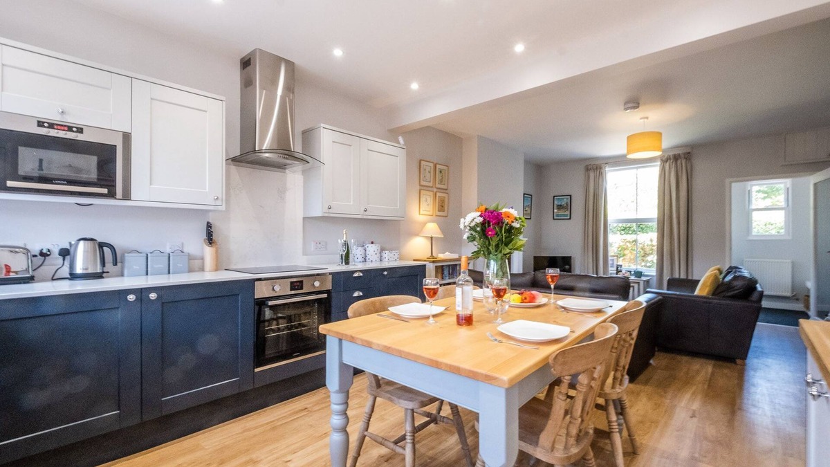 Aldeburgh Cottage | Elm Cottage - sleeps 5 guests in 3 bedrooms