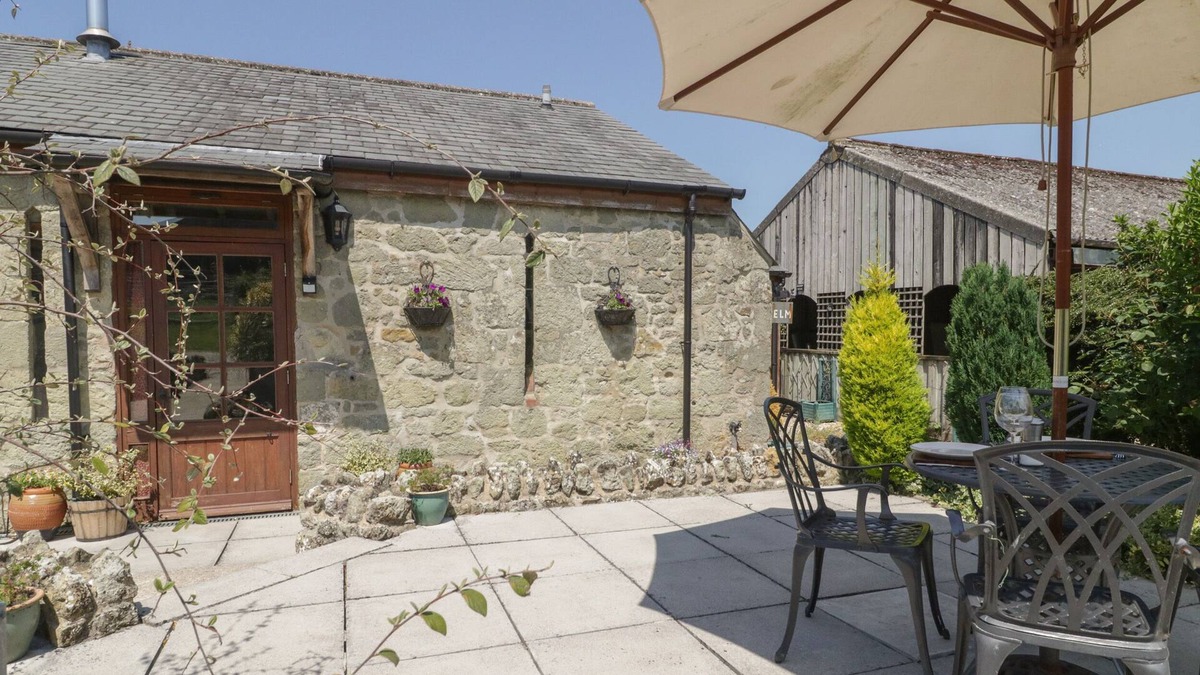 Ebbesborne Wake Cottage | ELM, family friendly, with a garden in Ludwell