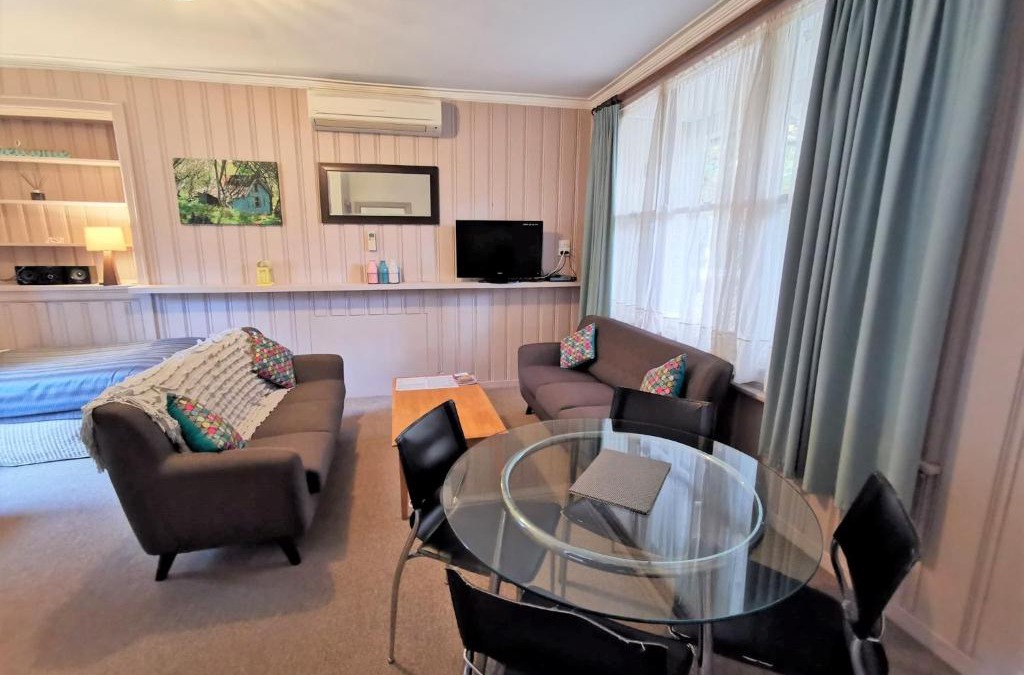 Bright Cabin | Elm Lodge Bright