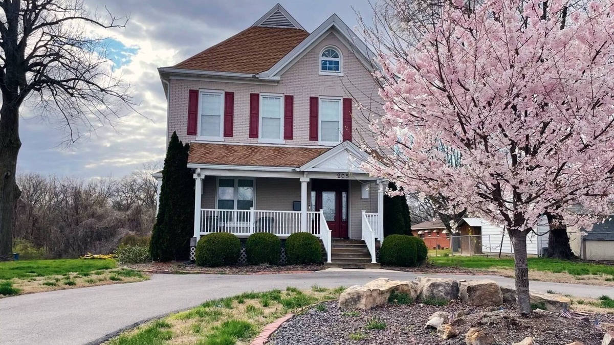 Alton House | Elm Street Escape- Easy Access to Alton & STL