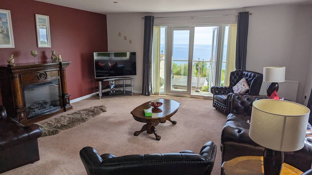 Spittal Apartment | Elmbank House apartment with island views