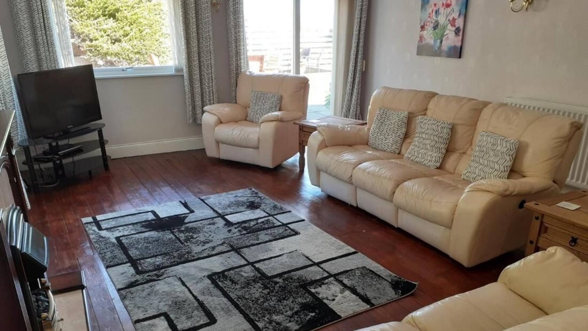 Spittal Apartment | Elmbank House apartment with island views