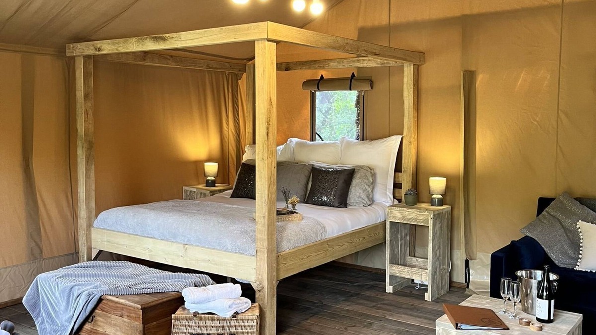 Cutnall Green Apartment | Elmbridge Farm Teal Safari Tent