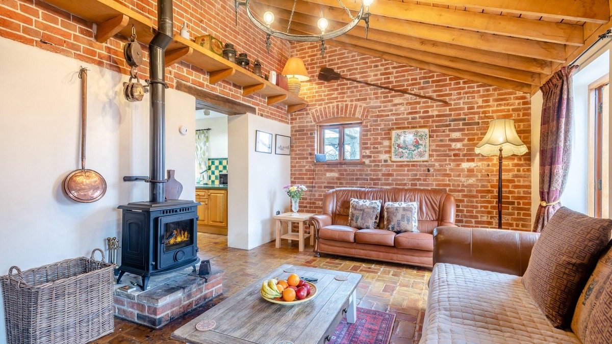 Wangford House | Elms Barn - Six Bedroom House, Sleeps 12