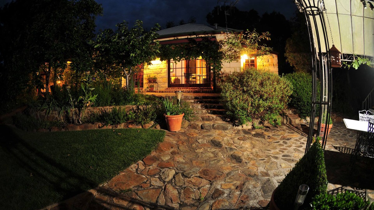 Carwoola Cottage | Elouera Garden Cottage