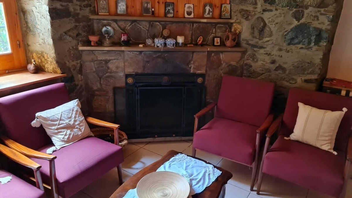 Kalopanayiotis House | Elpiniki's Old Three Bedroom House