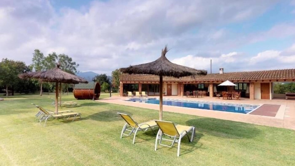 Santa Eulalia de Roncana Apartment | ELS CIRERERS - Can Burgues
