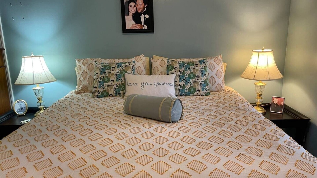 Camden Apartment | Elvis Presley Fan Room
