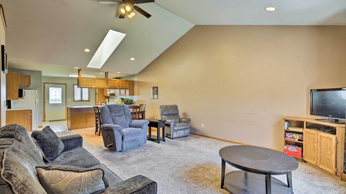 Elwood House | Elwood Townhome w/Patio - 7 Mi to Johnson Lake