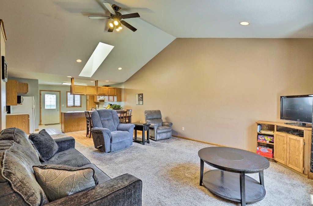 Elwood House | Elwood Townhome with Patio - 7 Mi to Johnson Lake