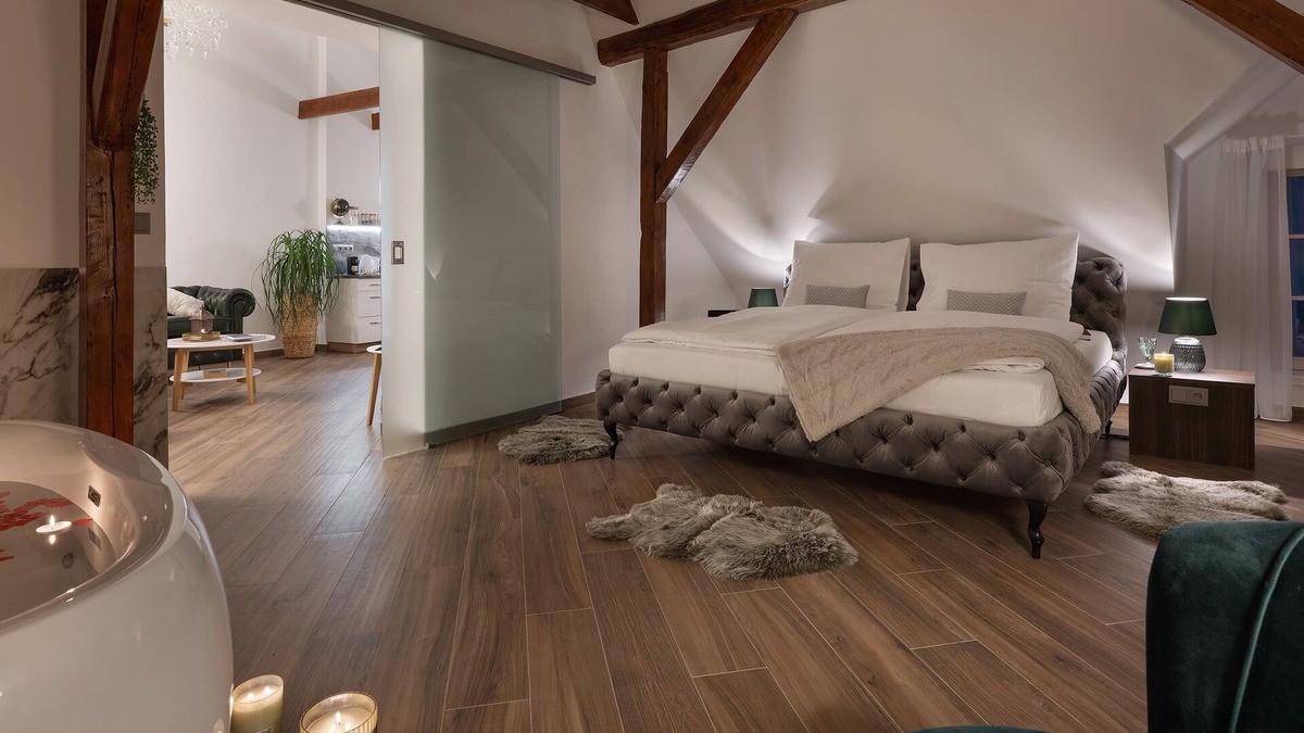 Mala Strana Apartment | Ema Destinnova (Two Bedroom Family Apartment with Jacuzzi)