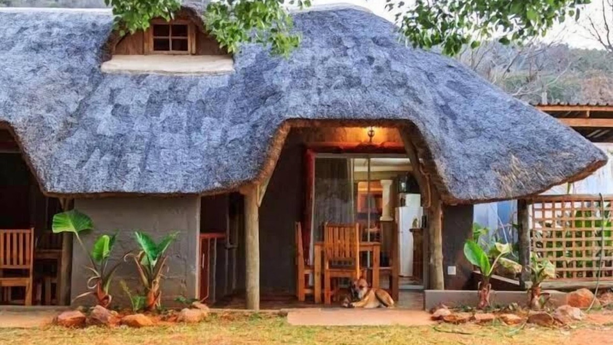 Piet Retief Cabin | Emahlathini Guest & Monkey Farm