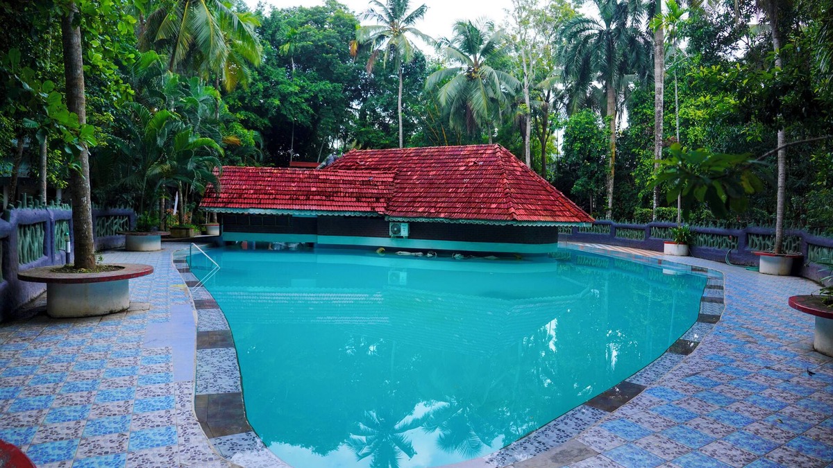 Pulamanthole Hotel | Emarald Ayurvedic Resort