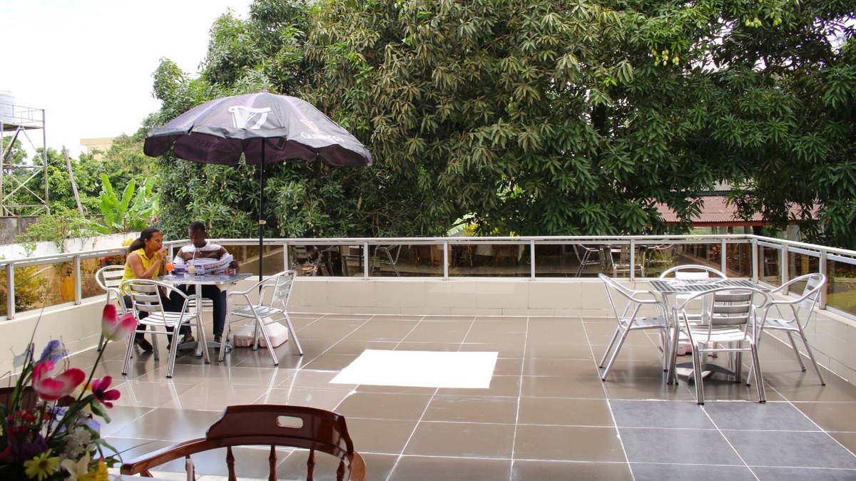 Monrovia Hotel | Embassy Suites Hotels & Restaurant