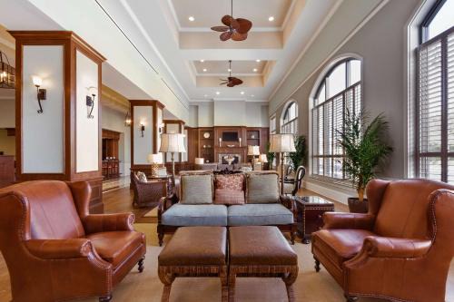 Yamacraw Village Hotel | Embassy Suites Savannah Historic District