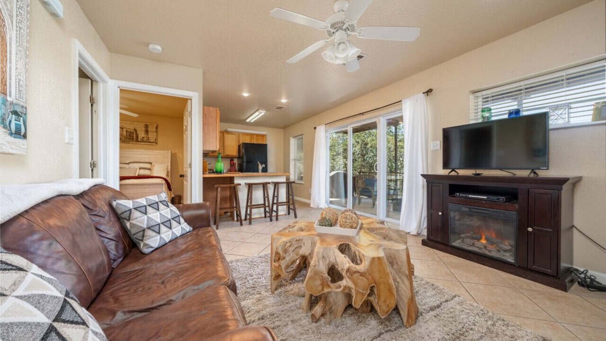 Piney Condo | Ember’s View, Spa City Jewel- Lovely Lake Condo